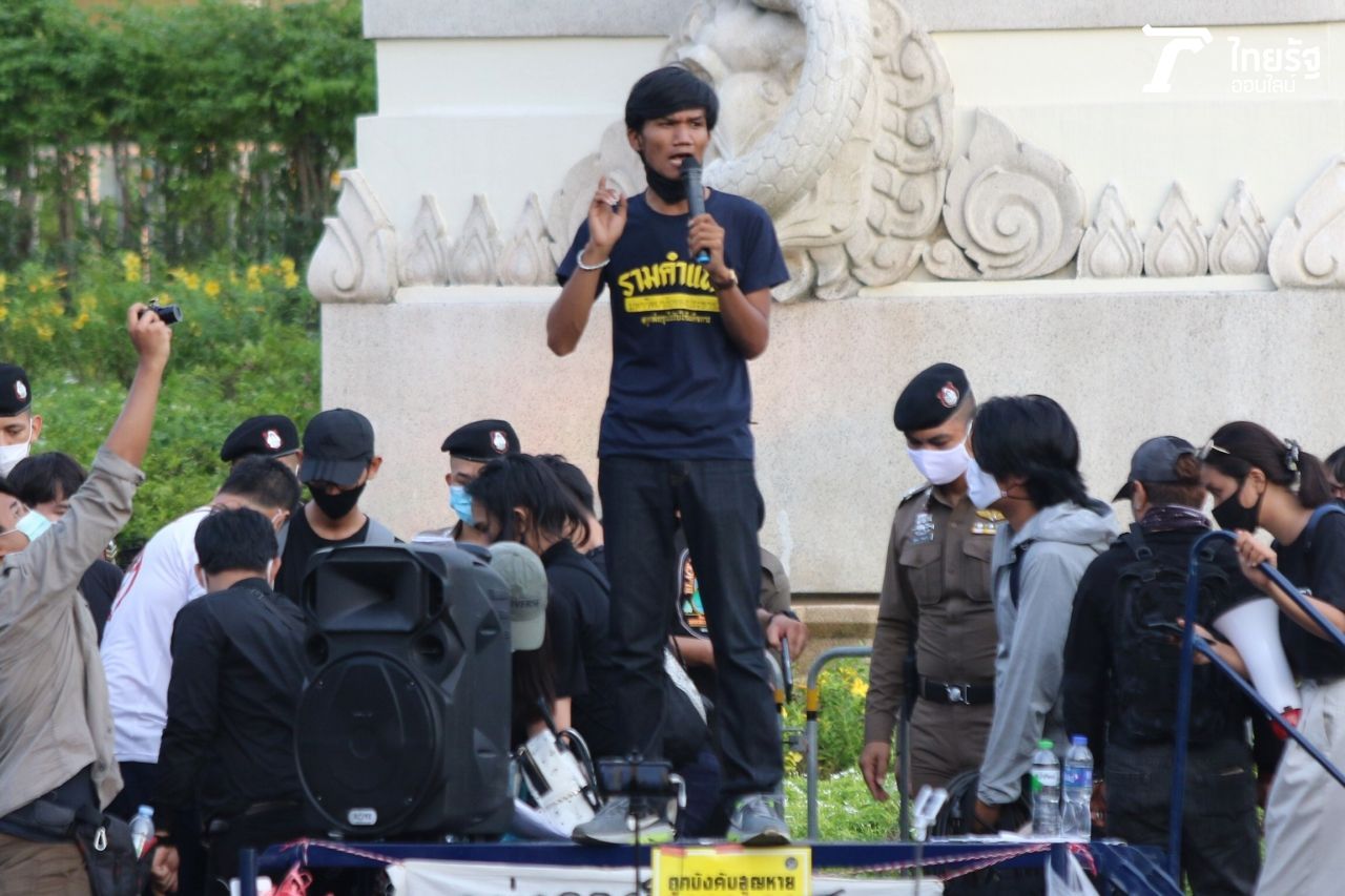 นายภาณุพงศ์ จาดนอก