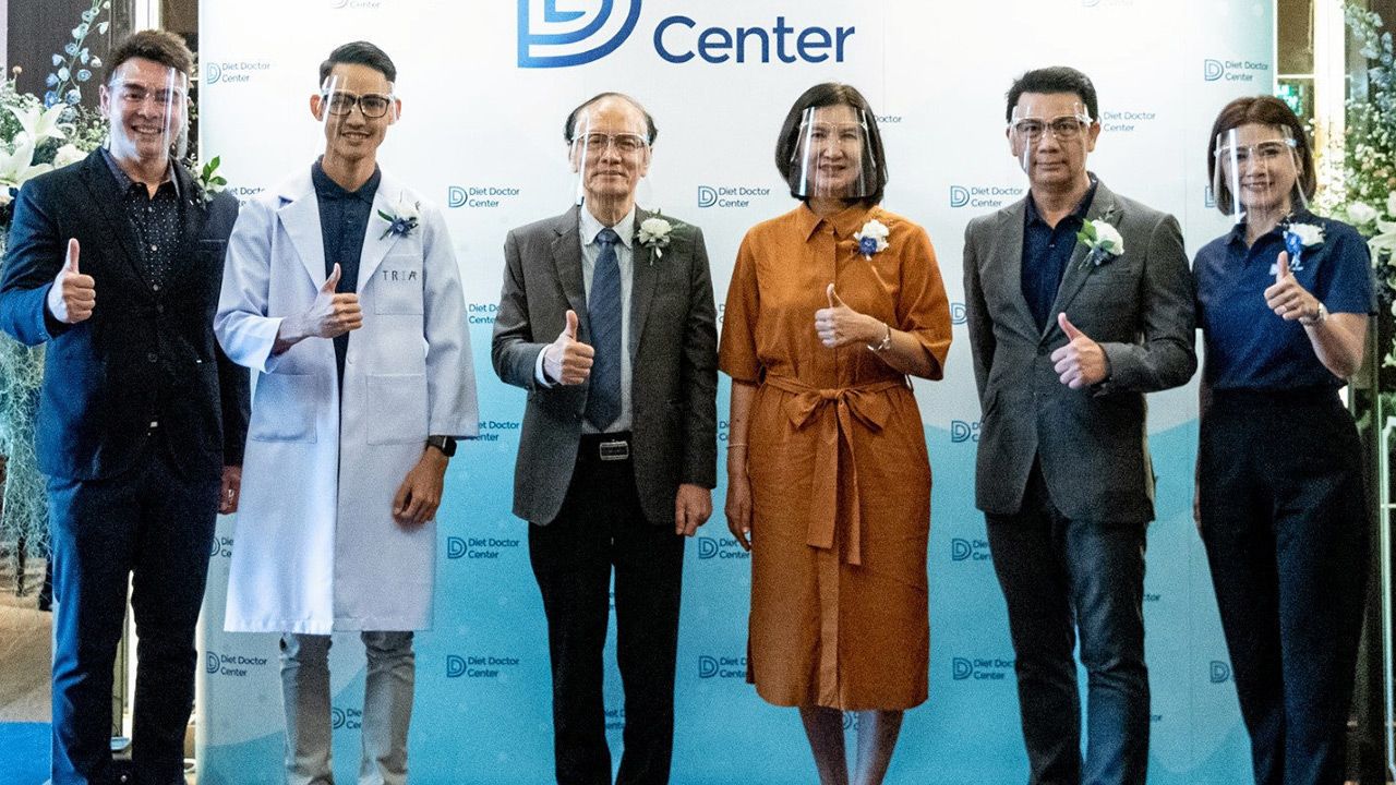 ศูนย์สุขภาพ นพ.วิทิต อรรถเวชกุล และ รุจิรัศมิ์ ฉัตรเฉลิมกิจ เปิด Diet doctor center ศูนย์สุขภาพโภชนบำบัดครบวงจร การรักษาผู้ป่วยเบาหวานและลดน้ำหนักผ่านโภชนบำบัด โดยมี นพ.ธนศักดิ์ ยิ้มเกิด และ นพ.ชนกนัยน์ อรัญวาสน์ มาร่วมงานด้วย ที่โรงพยาบาลปิยะเวท วันก่อน.