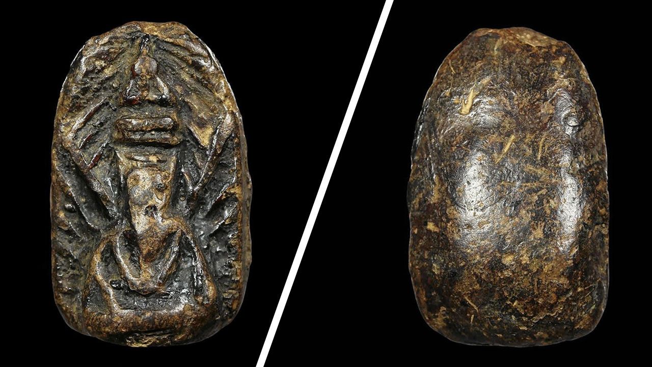 พระปิดตา พิมพ์ซ่อนหา เนื้อผงจุ่มรัก หลวงพ่อพิณ วัดหนองแหน  ของอิทธิ ชวลิตธำรง.