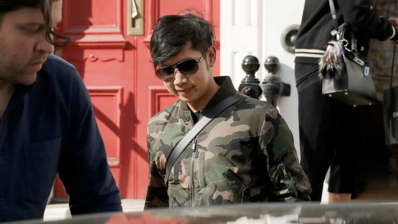 นายวรยุทธ อยู่วิทยา (บอส) 