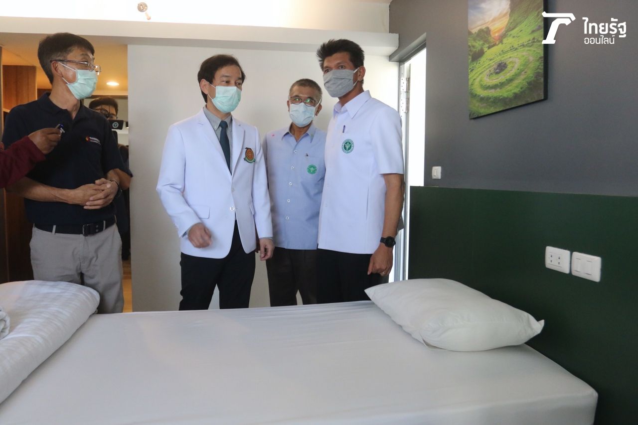นายสาธิต ปิตุเตชะ รัฐมนตรีช่วยว่าการกระทรวงสาธารณสุข ตรวจความพร้อม