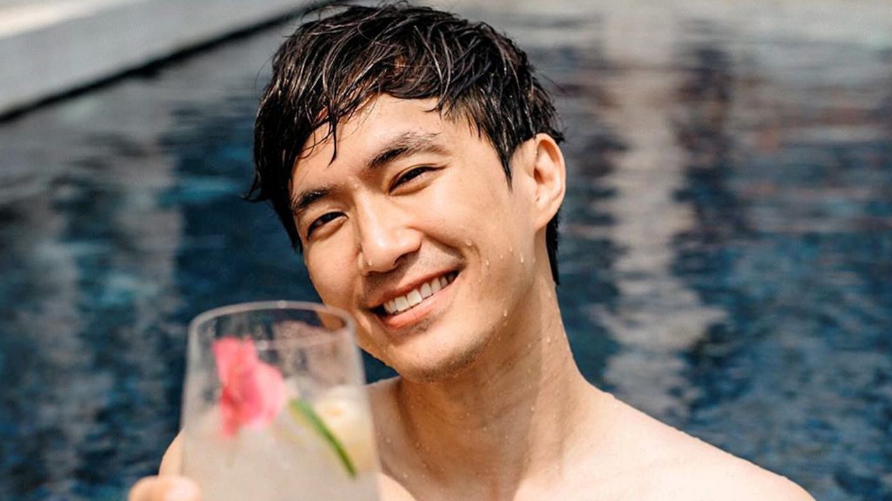 น่าสงสัยว่าหนุ่ม ไผ่ ไหงมีเวลาว่างเข้าไปแซวแฟนสาว ทั้งที่ปกติแทบนับครั้งได้ พอเข้าไปส่อง IG ถึงรู้ว่า ว่างมาก ฟิตเนสปิด สระปิด สนามแบดปิด กองละครปิด นอนอืดอยู่กับบ้านเหงาๆ (ฮา)