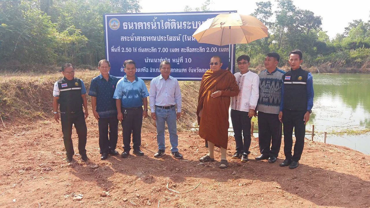 พระนิเทศศาสนคุณ หรือ หลวงพ่อสมาน สิริปัญโญ มาติดตามผลการดำเนินงาน “ธนาคารน้ำใต้ดิน” ของ เทศบาลตำบลเชียงเครือ พร้อมทั้งให้แนวคิด และเทคนิควิธีในการดำเนินงานอย่างใกล้ชิด.