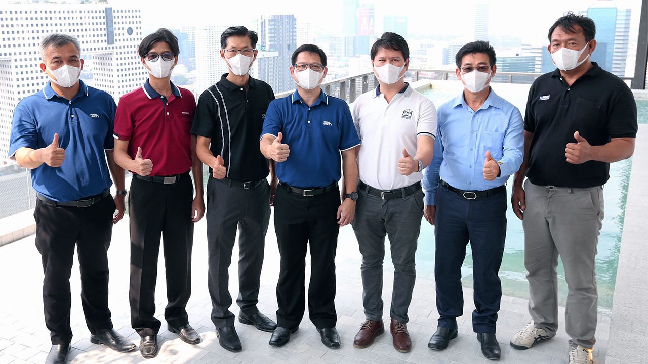 พร้อมโอน พิพัฒณ์ นิยะถิรกุล จัดงานแนะนำโครงการ “แมสซารีน รัชโยธิน” คอนโดหรู พร้อมเตรียมส่งมอบให้ลูกค้าตั้งแต่เดือน ก.ค.นี้ โดย ธรรมจักร นันทวิทยาภรณ์, กิจจา ปัทมาสัตยาสนธิ และ สุรชาติ เชาว์เปี่ยมจิตต์ มาร่วมงานด้วย ที่โครงการแมสซารีน รัชโยธิน วันก่อน.