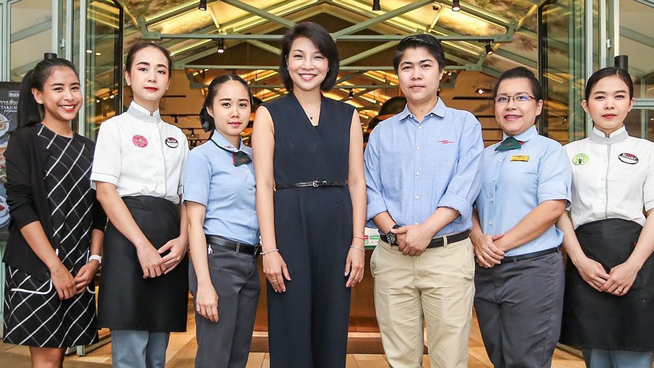 กิจกรรมดี นงชนก สถานานนท์ จัดงานเลี้ยงอาหารกลางวันพร้อมกิจกรรมพิเศษแก่เยาวชนจากมูลนิธิบ้านนกขมิ้น เพื่อเสริมสร้างสุขลักษณะการบริโภคอาหารมีคุณประโยชน์ครบทั้ง 5 หมู่ โดยมี ญาณี ป่านเอี่ยม มาร่วมงานด้วย ที่ร้านอาหารซิซซ์เล่อร์ ศูนย์การค้าแฟชั่นไอส์แลนด์ วันก่อน.