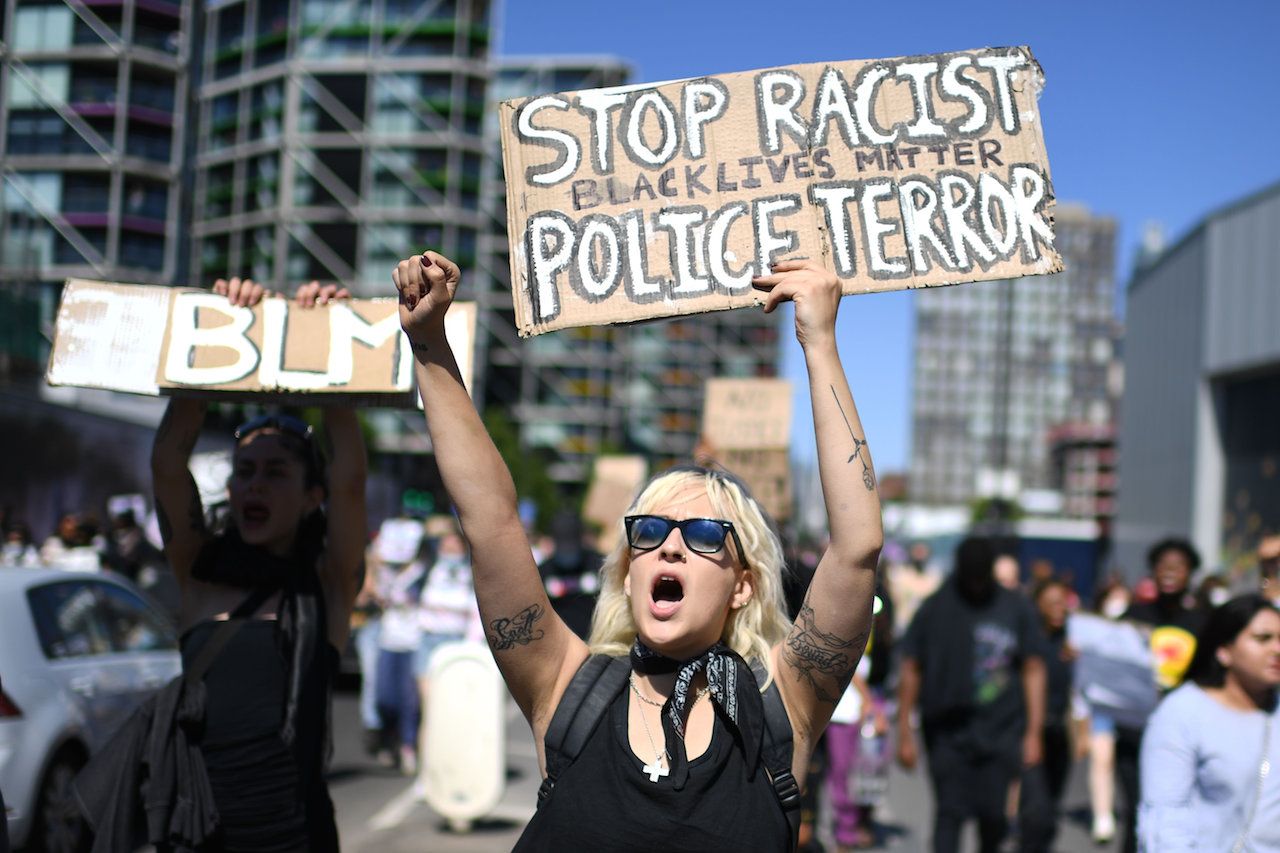 ชาวลอนดอนออกมาชุมนุมประท้วงในวันอาทิตย์