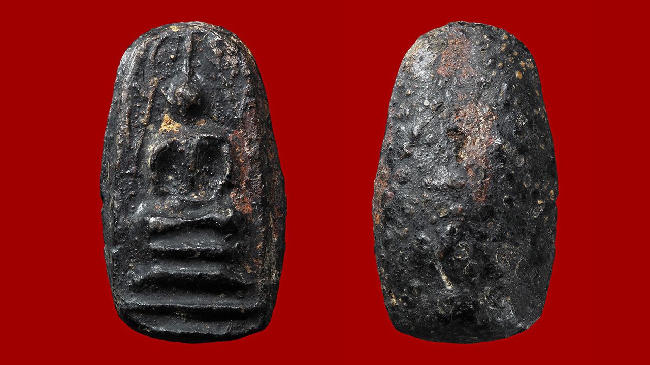 พระพิมพ์เล็บมือฐานบัว เนื้อผงมหานิล หลวงพ่อเที่ยง วัดละมุดใน ของเบิ้ล ท่าพระจันทร์.