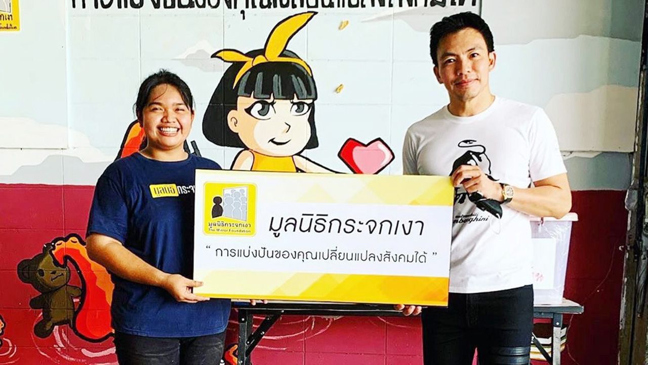 แบ่งปัน นายแพทย์นพรัตน์ รัตนวราห ซื้อชุด PPE 600 ชุด พร้อมเฟซชิลด์ และหน้ากาก N95 ให้ รพ.จุฬาฯ, รพ.รามาธิบดี และโรงพยาบาลอื่นๆในต่างจังหวัดรวม 5 แห่ง และยังบริจาคเครื่องฟอกอากาศให้ รพ.ศรีธัญญา พร้อมได้ซื้อข้าวสารจากชาวนามาแจกจ่ายประชาชน ที่มูลนิธิกระจกเงา เพื่อกระจายไปยังโรงทานต่างๆทั่วกรุงเทพฯ.