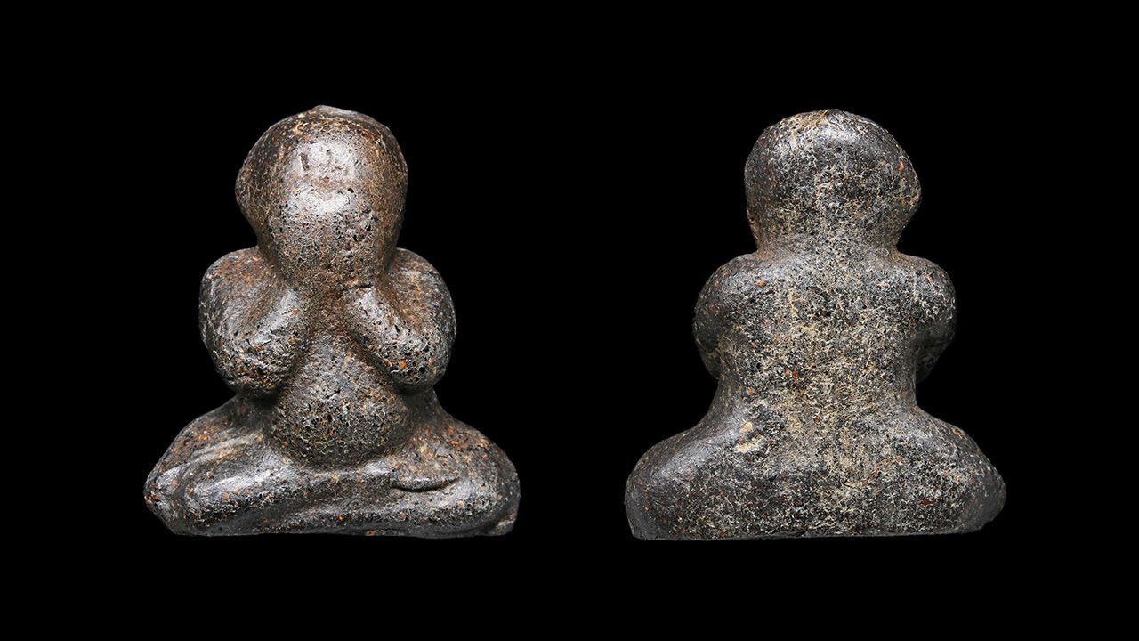 พระ​ปิด​ตา พิมพ์​ชะลูด เนื้อ​ผง​คลุก​รัก หลวง​ปู่​เอี่ยม วัด​สะพาน​สูง ของ โทน  ทองพระเครื่อง.