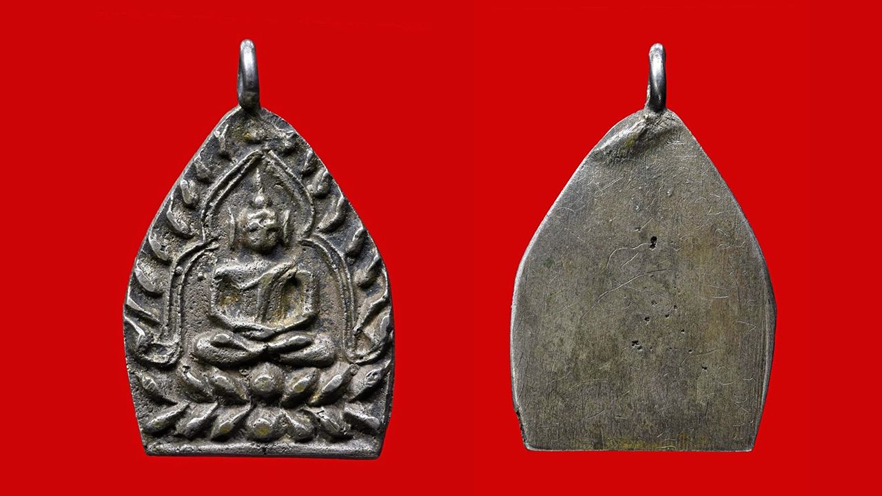 เหรียญหล่อเจ้าสัว เนื้อเงิน รุ่นแรก หลวงปู่บุญ วัดกลางบางแก้ว ของ สุขวัฒน์ ด่านเสริมสุข.