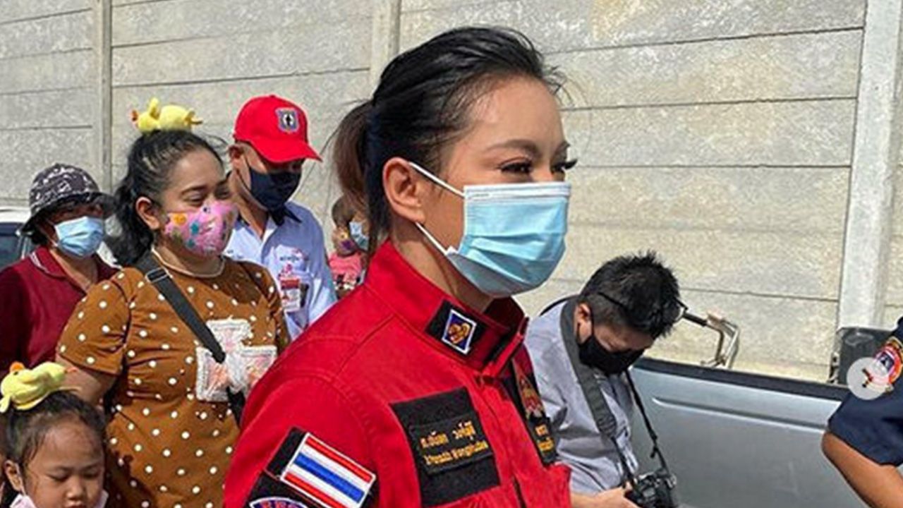 ปล่อยวางความขัดแย้งกับ ส.ส. เอ๋-ปารีณา ลง บุ๋ม-ปนัดดา เดินหน้าลงพื้นที่แจกข้าวของช่วยเหลือคนที่เดือดร้อนจากวิกฤติโควิด-19 แต่ที่ทำให้ประทับใจคือ “กำลังใจ” ที่ได้รับกลับมาบอกให้สู้ๆ.