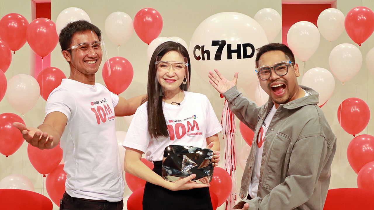 ฉลอง ช่อง 7 HD ฉลองยอดผู้ติดตาม 10 ล้าน SUBSCRIBERS ใน YOUTUBE : Ch7HD โดย 3 พิธีกร หนุ่ม-อนุวัต, ปุ้ม-เปรมสุดา และ นิวหนวด-ธนิศ ได้มาพูดคุยแบบสดๆ #Ch7HDLive คลายเครียด EP.7 ในแฟนเพจ Ch7HD เปิดโผท็อปเทน 10 อันดับที่ยอดวิวสูงสุด.