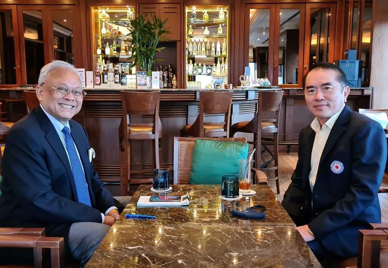 นายสุเทพ เทือกสุบรรณ และ นพ.วรงค์ เดชกิจวิกรม