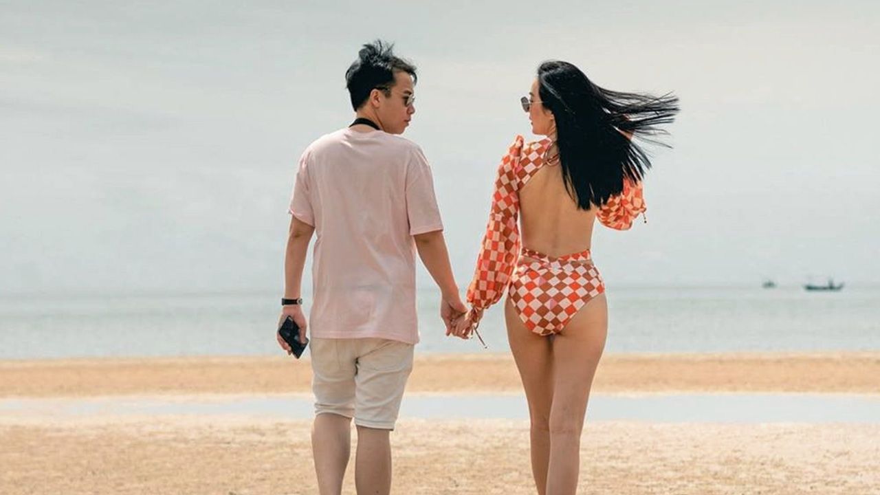 ทะเลหัวหินทั้งหวาน-ทั้งเดือด! เมื่อสาวเซ็กซี่ เมย์–พิชญ์นาฏ ควงแฟนหนุ่ม บิ๊ก–อัครวัชร์ ไปเที่ยวฉลองคลายล็อกโควิด-19...ไหนๆก็ไม่ได้ไปซะนาน เลยแซ่บจัดเต็มใส่ทูพีซโชว์ให้หายคิดถึง.