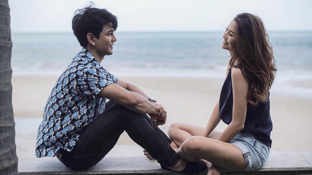 ถือเป็นทริปแรกของการหวนกลับมาคืนดีอีกครั้ง กัน–นภัทร ก็ควงแฟนสาว มารี เบิร์นเนอร์ ไปเที่ยวกินลมชมทะเล ถือโอกาสรื้อฟื้นความหวานให้ซาบซ่านเหมือนเดิม...เอ๊ะ ยิ่งกว่าเดิมสิ อิ๊ๆ.