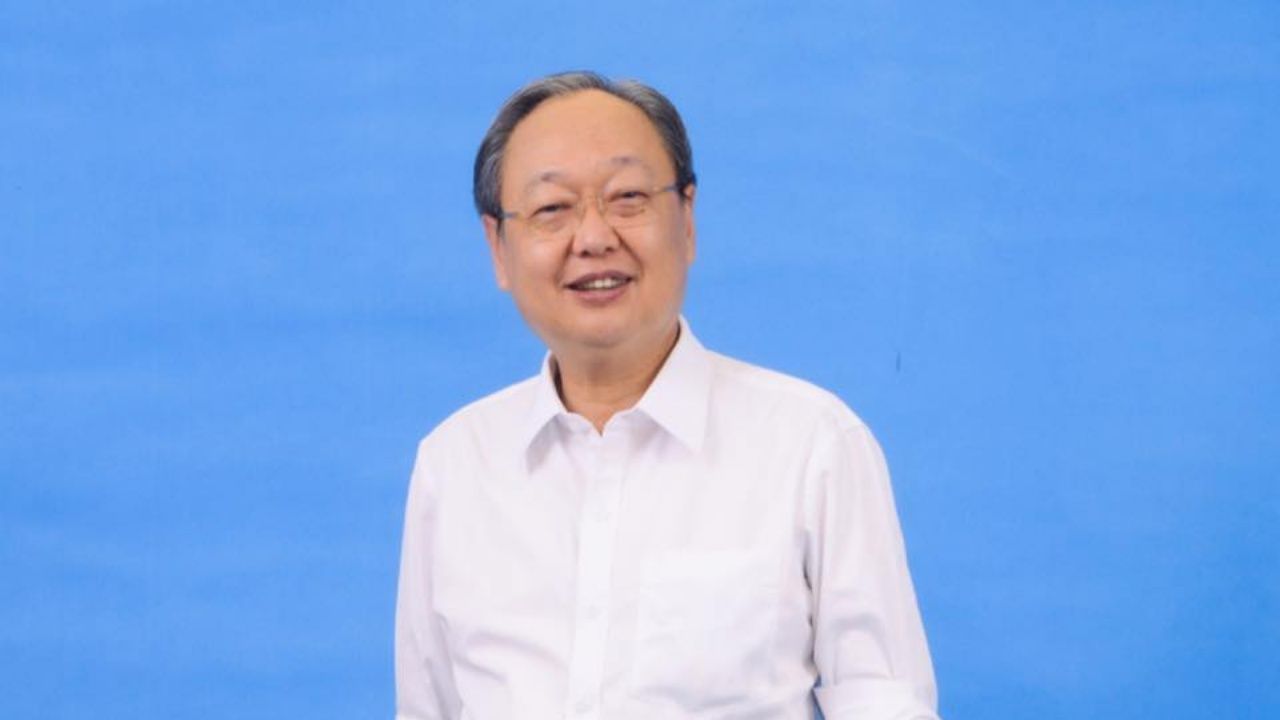 นายสนธิรัตน์ สนธิจิรวงศ์ รัฐมนตรีว่าการกระทรวงพลังงาน