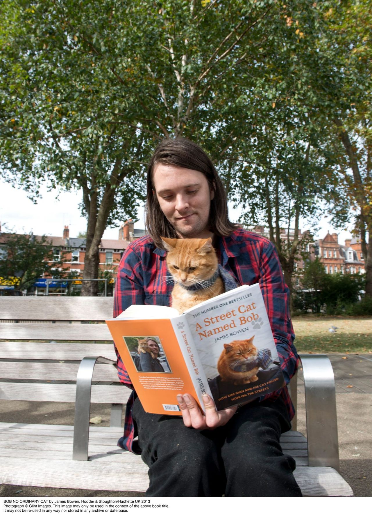 ที่มาภาพ จากเพจเฟซบุ๊กหนังสือ A Street Cat Named Bob https://www.facebook.com/StreetCatBob/