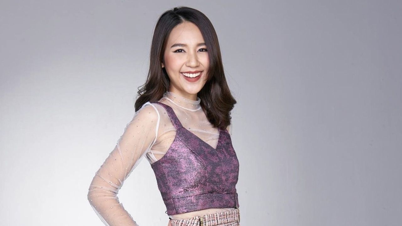 ใช้ชื่อ “เบนซ์-ณัฐธิดา ตรีชัยยะ” มา 20 ปีเต็ม ล่าสุด เบนซ์ ช่องโมโน29 หลังเช็กดวงแล้วถูกทักชื่อไม่สมพงศ์ แม่สั่งเปลี่ยนชื่อเป็น ญดา-นริลญา กุลมงคลเพชร เลยจ้า.