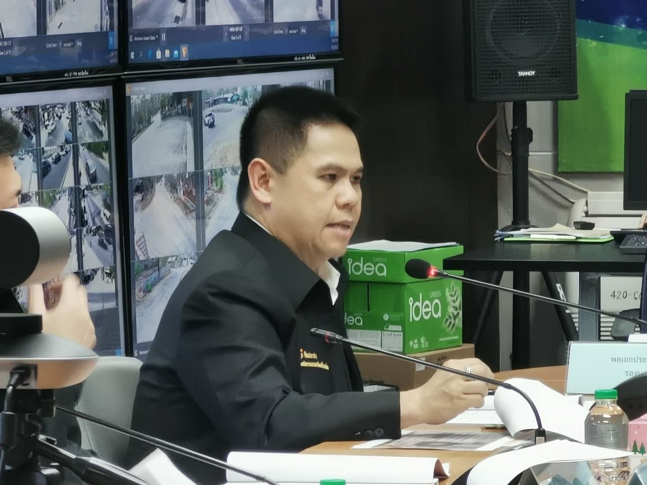 วราวุธ ศิลปอาชา รมว.ทรัพยากรธรรมชาติและสิ่งแวดล้อม 