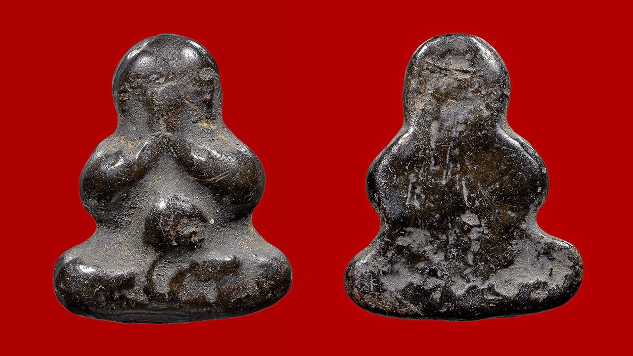 พระปิดตา พิมพ์พนมมือ เนื้อผงคลุกรักจุ่มรัก หลวงปู่เอี่ยม วัดสะพานสูง นนทบุรี ของ สถิต ราชบุรี.