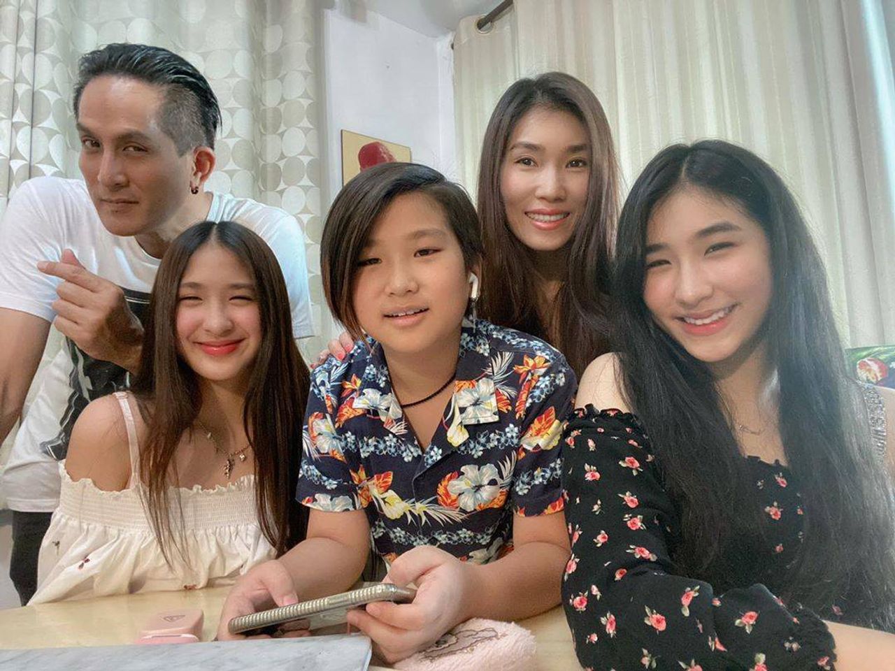 เจ็ง-พีท และลูกๆ ขอบคุณภาพจากไอจี @seyamiya