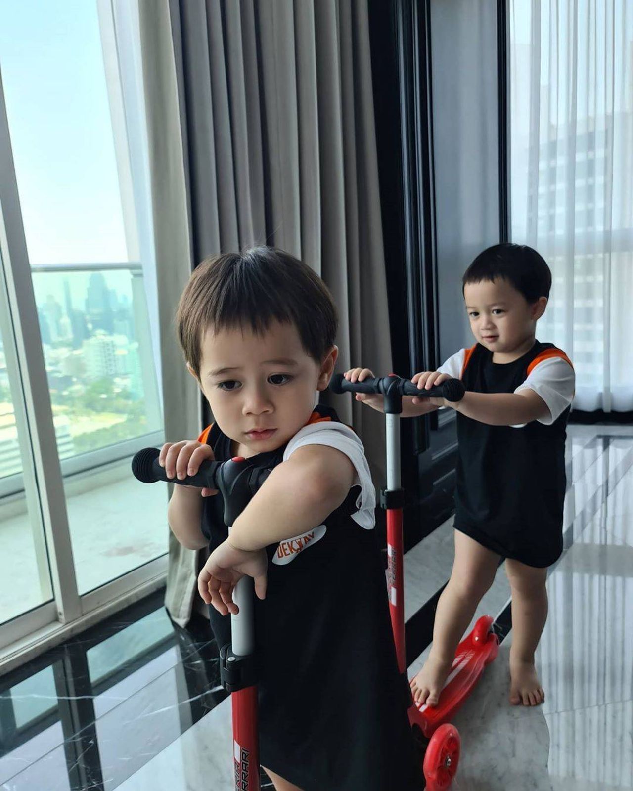 น้องสายฟ้า-น้องพายุ ขอบคุณภาพจากไอจี @chomismaterialgirl