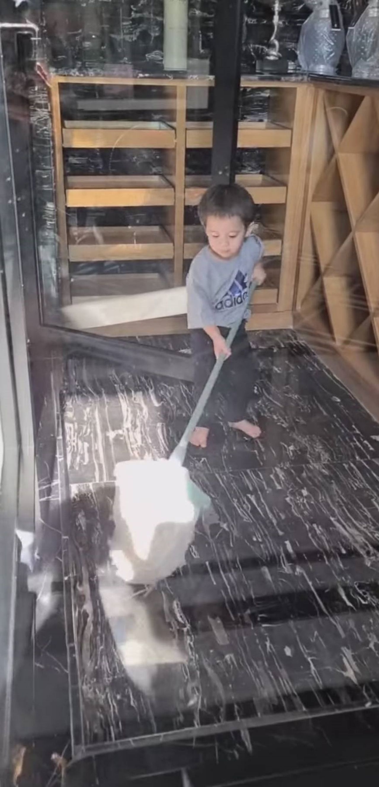 ขอบคุณภาพจากไอจี @chomismaterialgirl