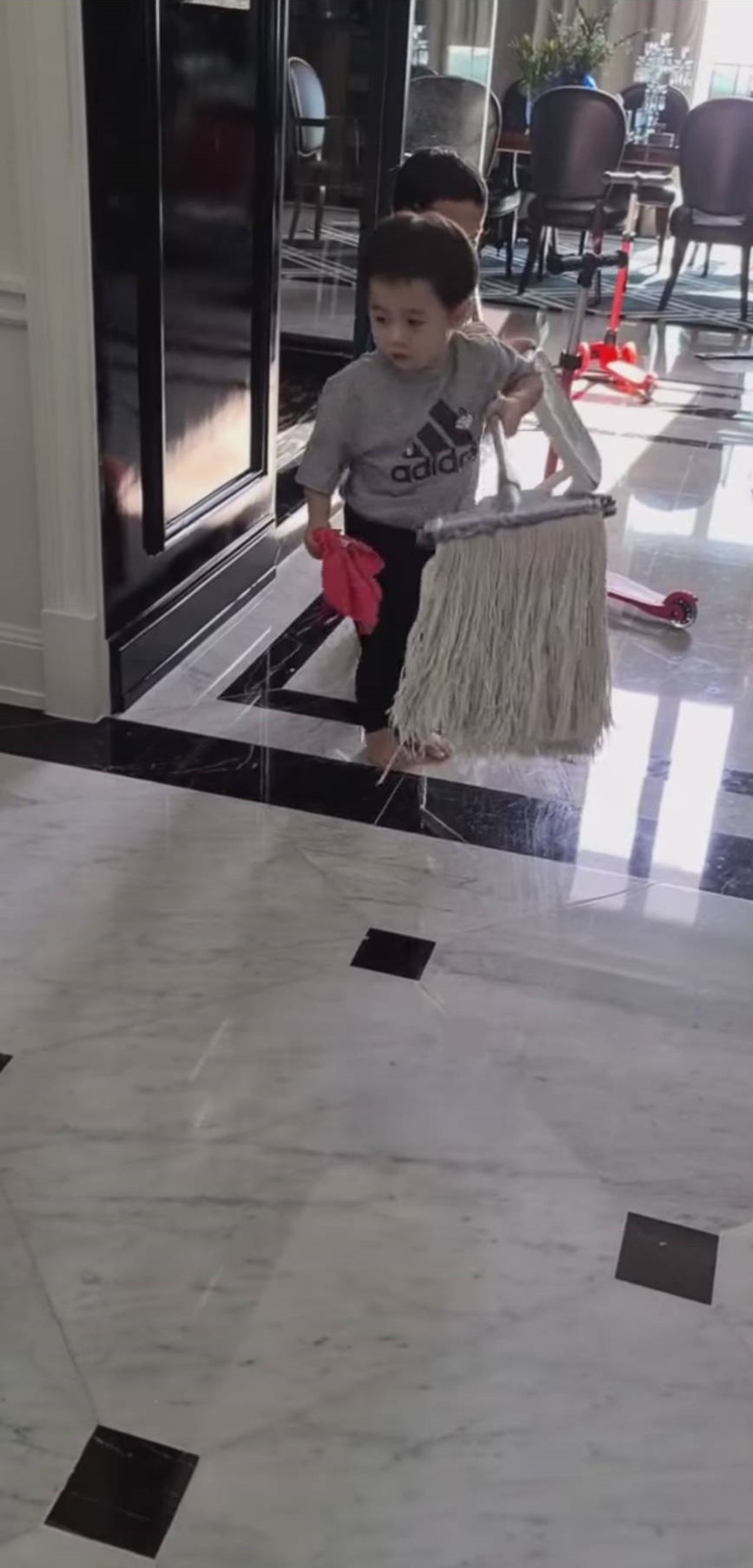 ขอบคุณภาพจากไอจี @chomismaterialgirl