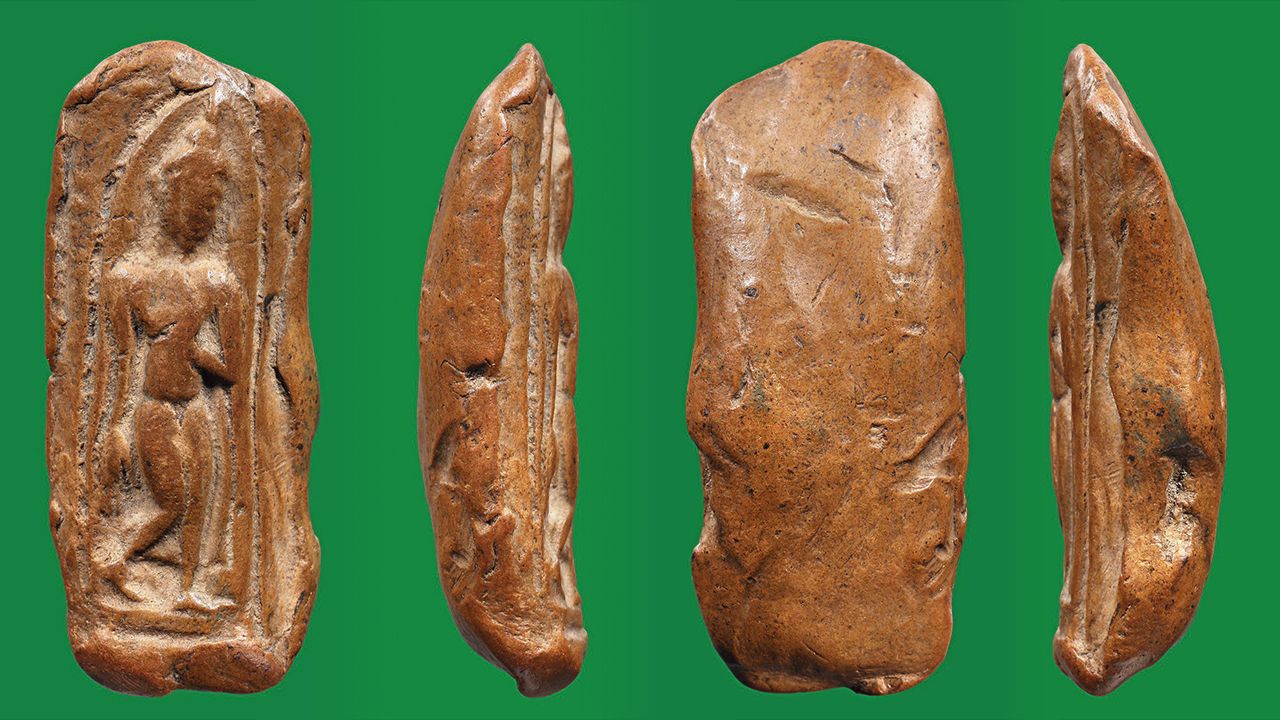 พระกำแพงลีลา เม็ดขนุน กรุลานทุ่งเศรษฐี ของอ๊อด เลี่ยมทอง.