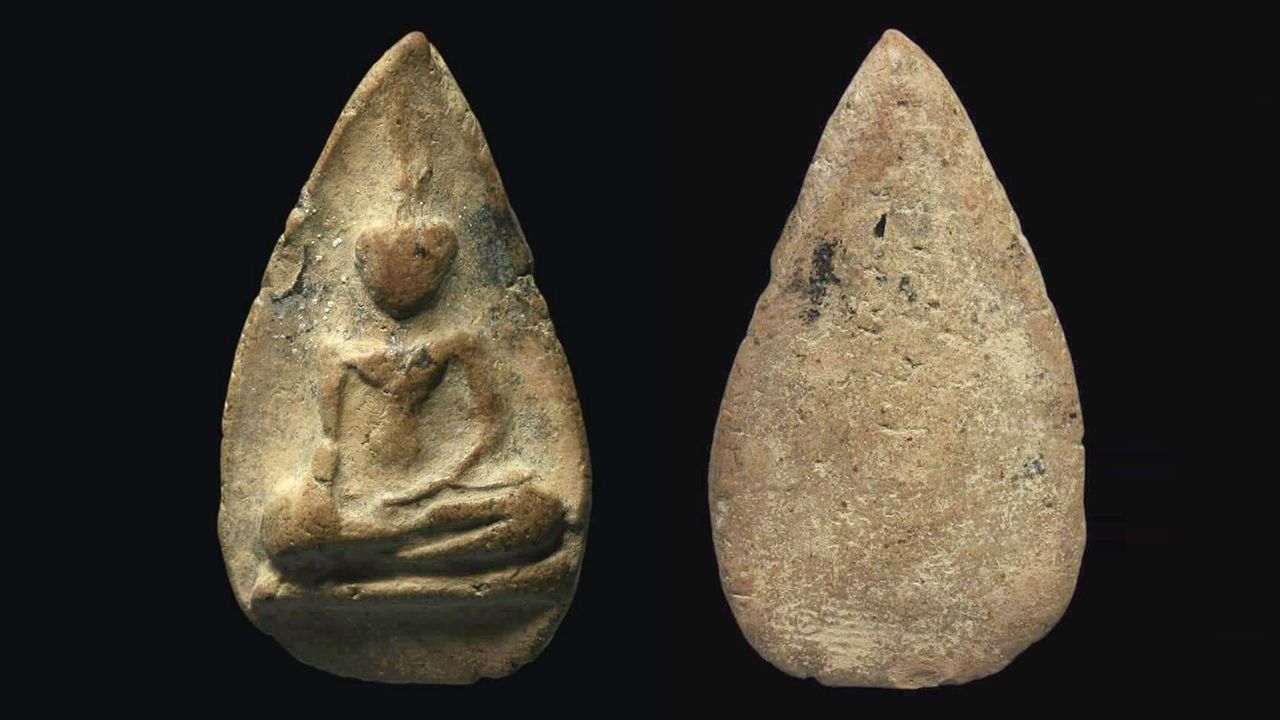 พระกำแพง กลีบบัว กรุลานทุ่งเศรษฐี ของดำริห์ โรจนพาณิชย์วงศ์.