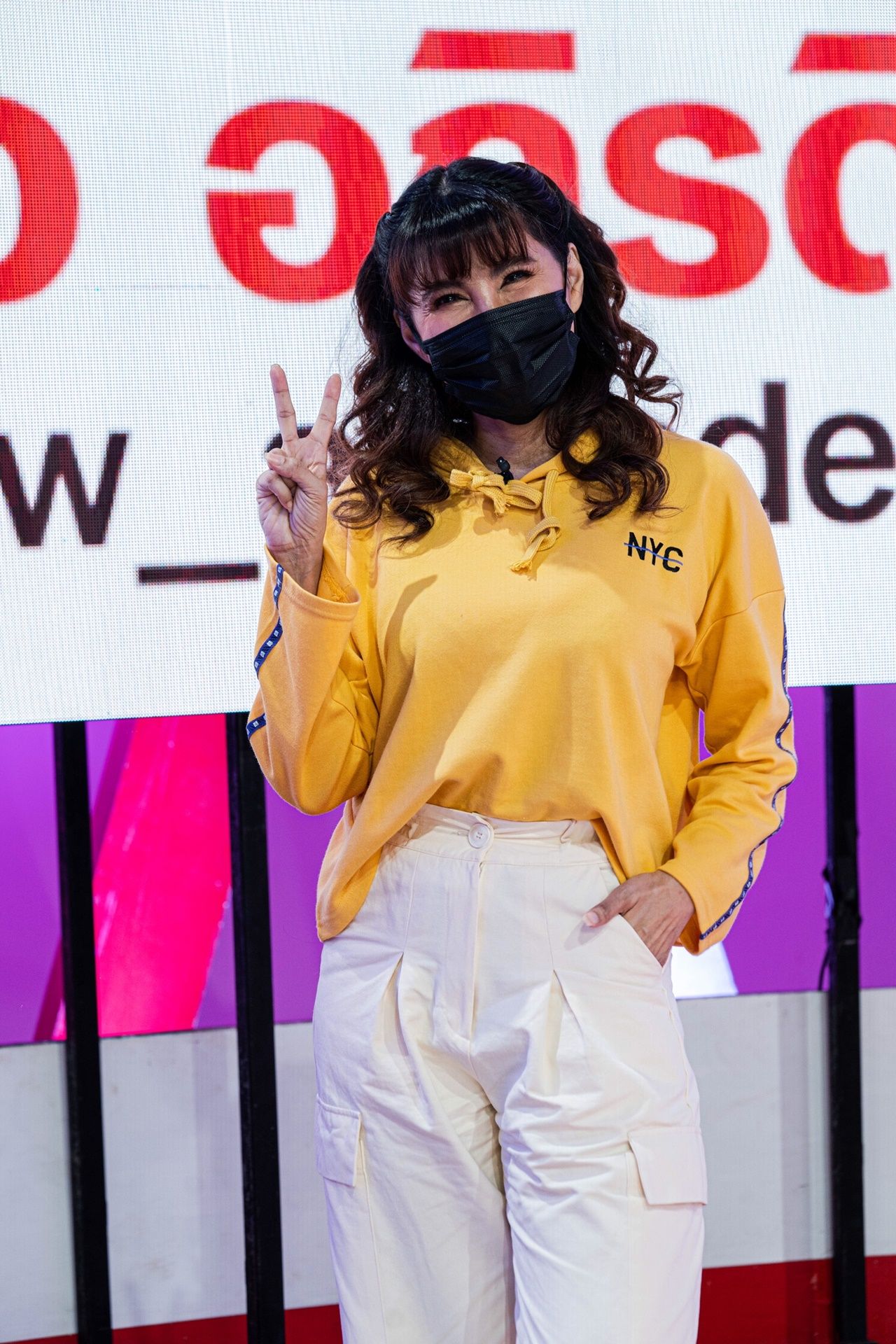 แก้ว อภิรดี