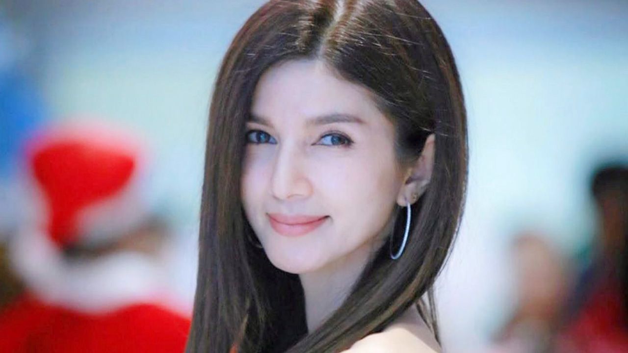 อยู่กันสองแม่ลูกมีความสุข โบว์ แวนด้า เจ็บจุกเมื่อจู่ๆมีคนเสนอให้เป็นเมียลับ เงินเดือน 1.2 ล้านบาท...แม่น้องมะลิ เลยตอกกลับ “เก็บเงินคุณไว้ดูแลตัวเองและครอบครัวนะคะ”...แสบมั้ย!