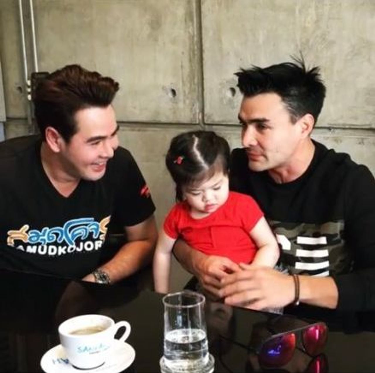 จ๊อบ-ตั๊ก-น้องบีลีฟ ขอบคุณภาพจากไอจี @jobnithi