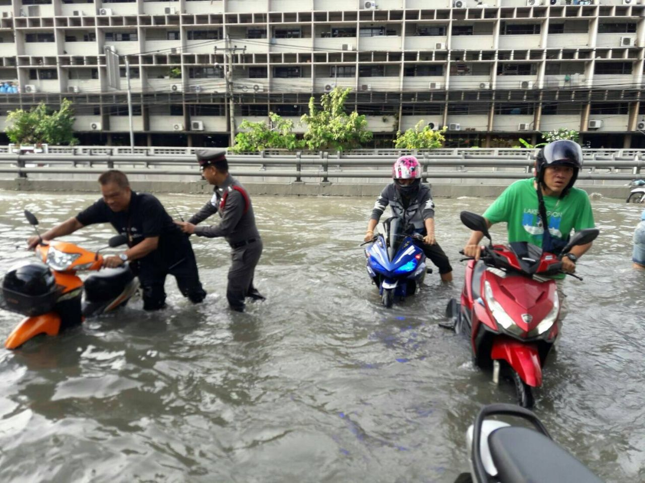 รถเล็กไม่สามารถผ่านไปได้