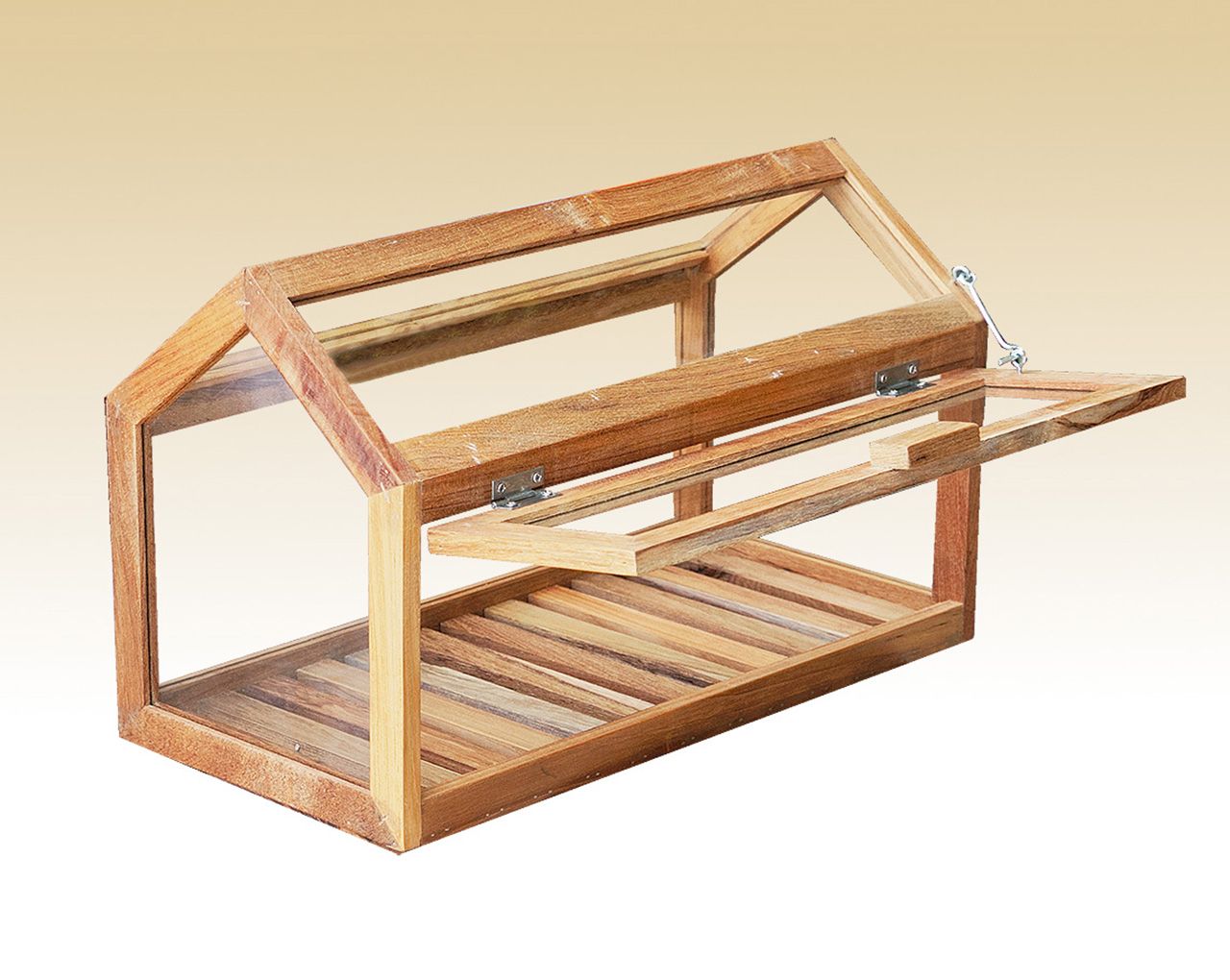 กรีนเฮ้าส์ทรงจั่ว โครงไม้สักกรุกระจก มีช่องระบายน้ำ ขนาด 20×50×30 เซนติเมตร ราคา 1,800 บาท จากไอเดียกู 