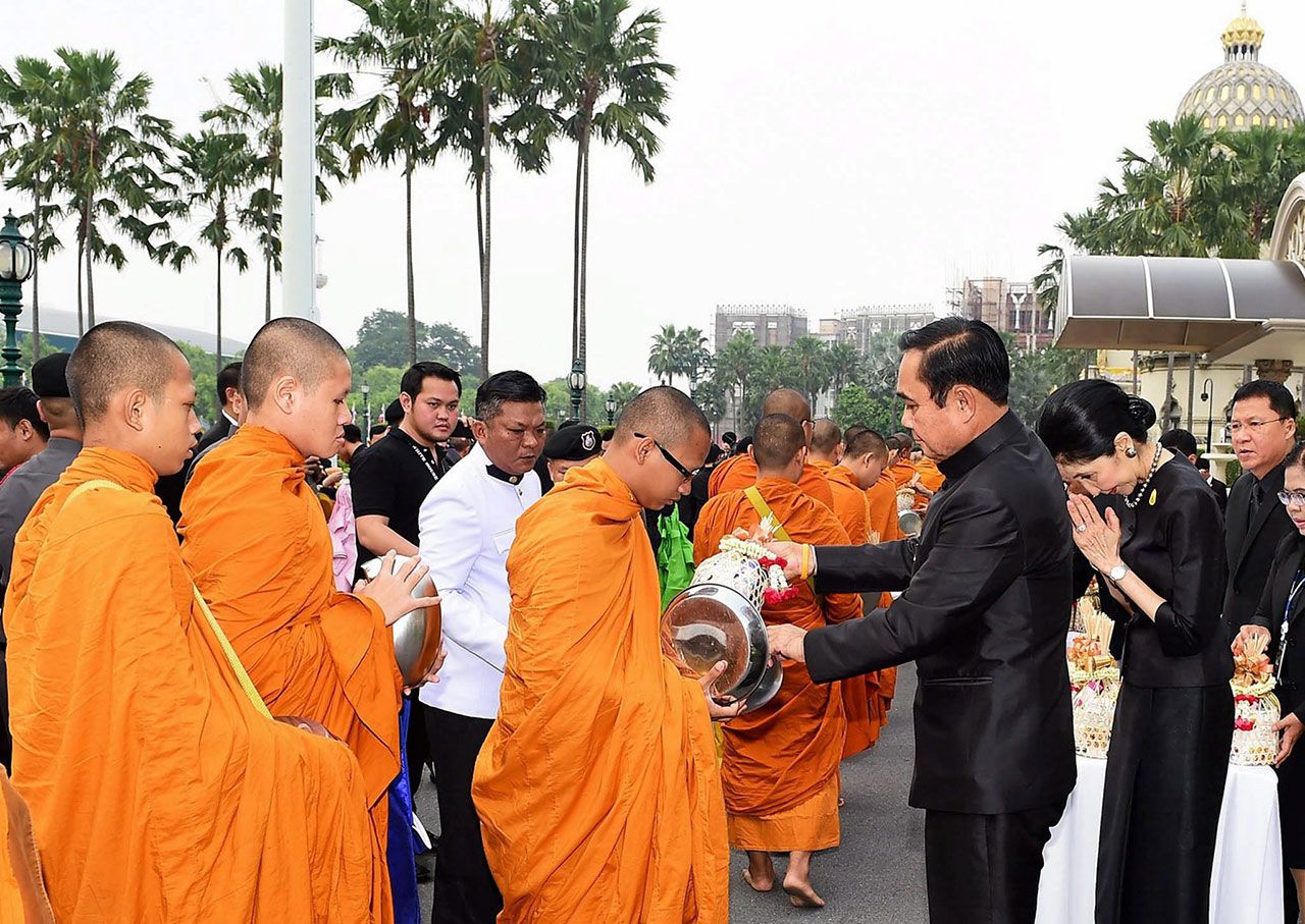 พล.อ.ประยุทธ์  พร้อมภรรยา