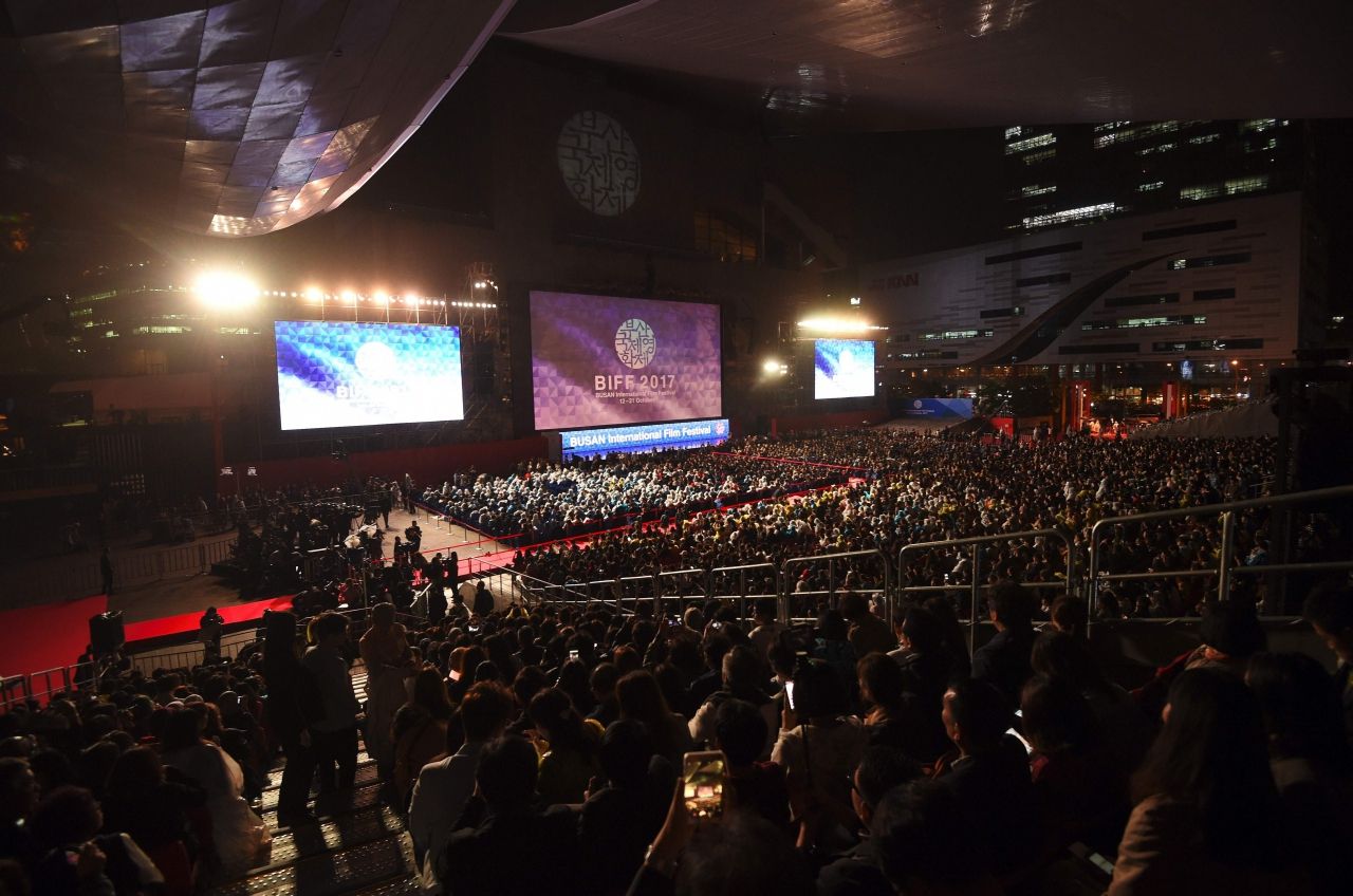 พิธีเปิดยิ่งใหญ่อลังการทีเดียว ที่ ปูซานซิเนม่าเซ็นเตอร์ Busan Cinema Center ในเมืองปูซาน 