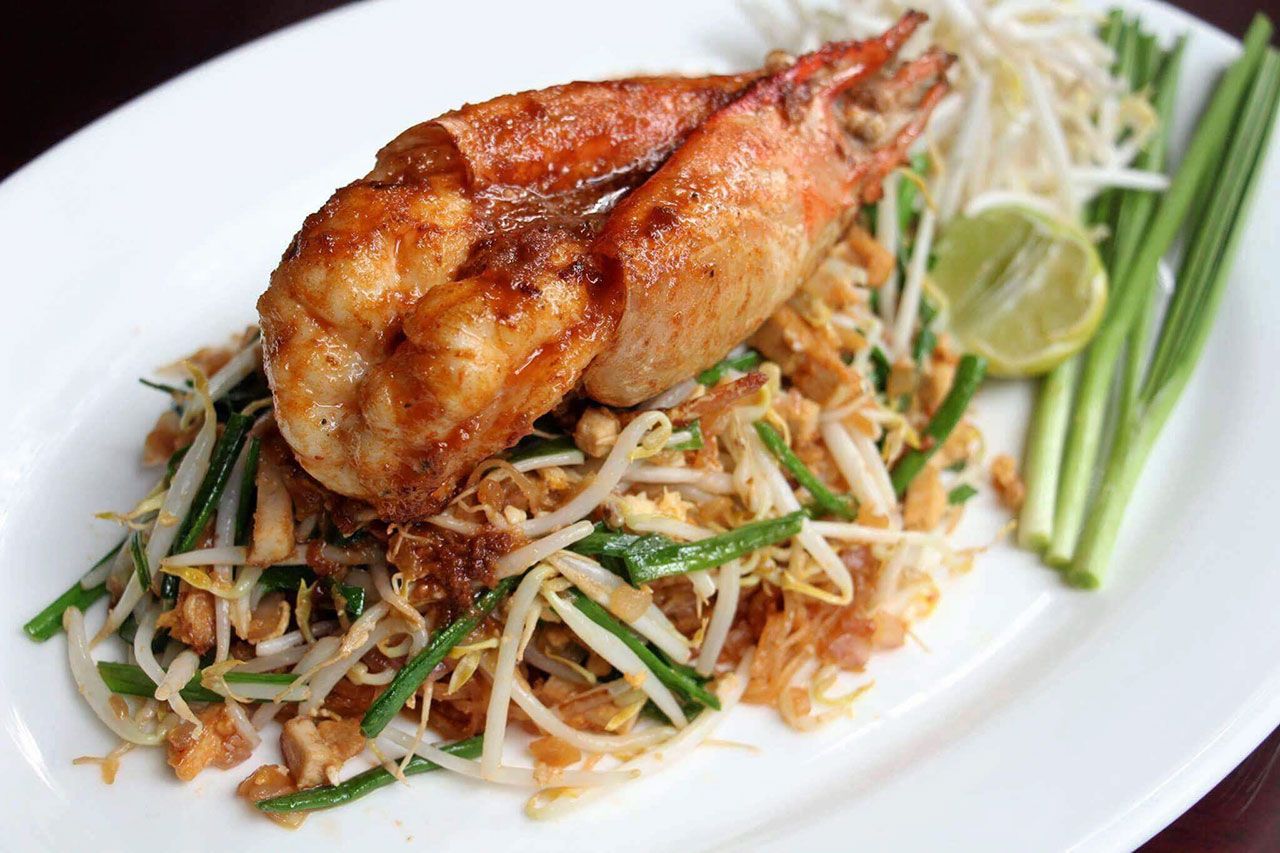 ผัดไทยกุ้งแม่นํ้า.