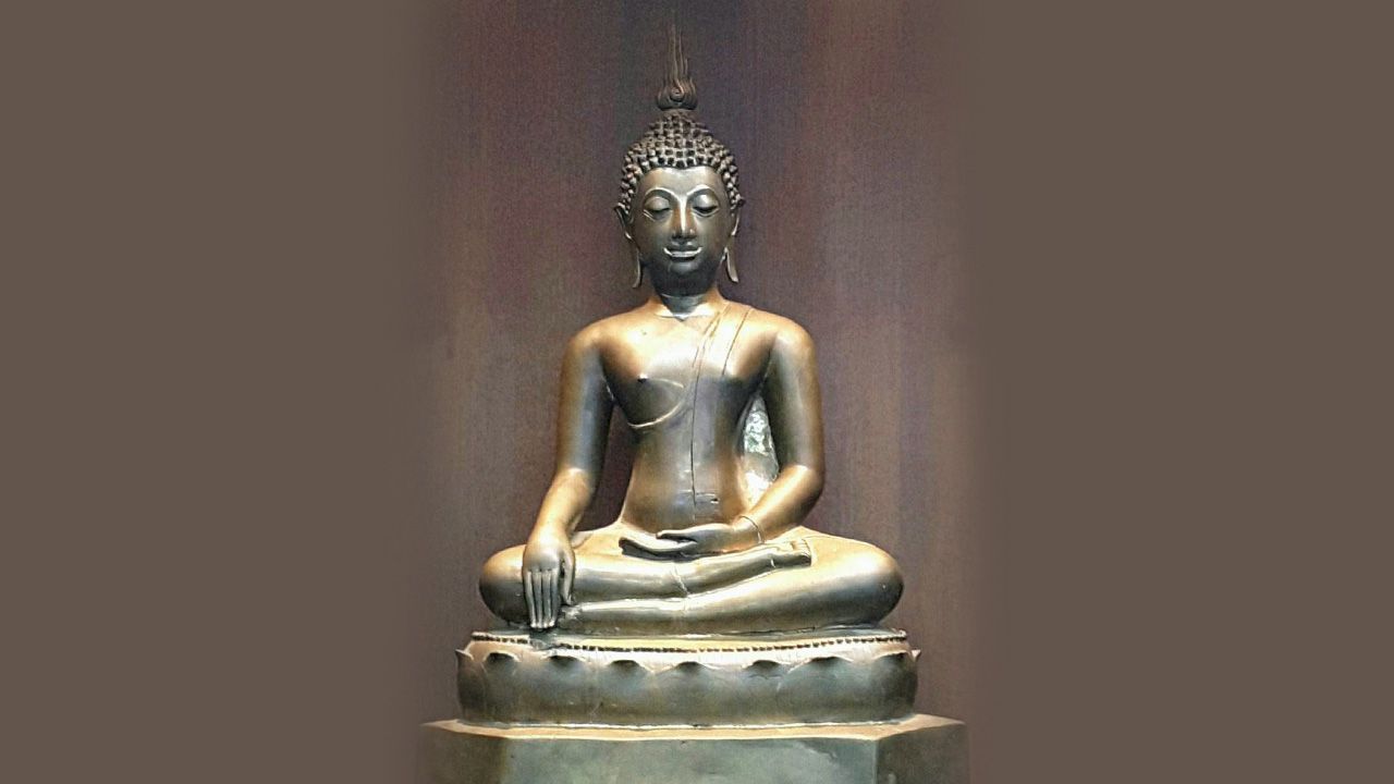 พระพุทธรูปบูชา เชียงแสน สิงห์ ๓ ของ พรรค คูวิบูลย์ศิลป์.