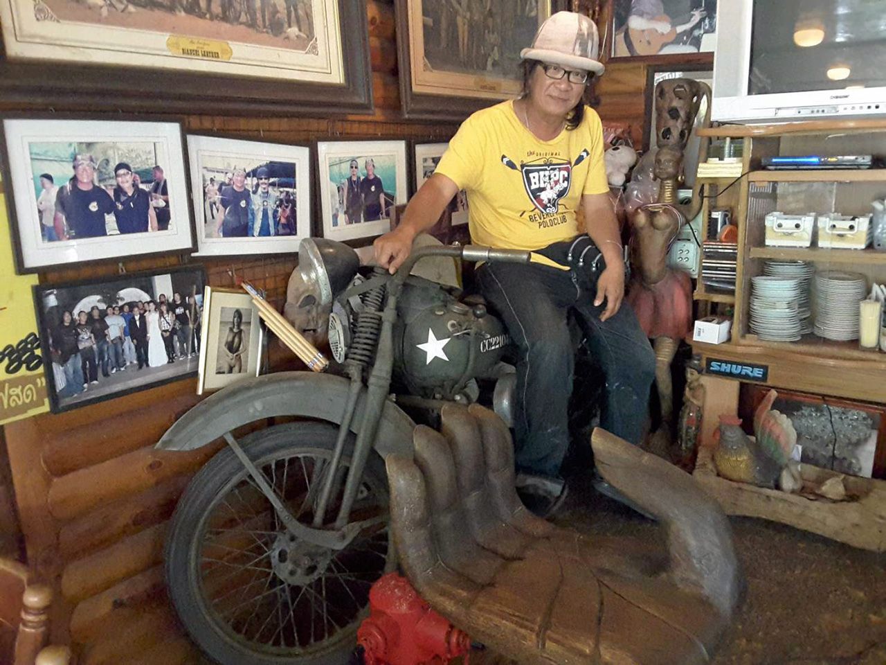 “เอ-ตีสิบ” เจ้าของร้าน.