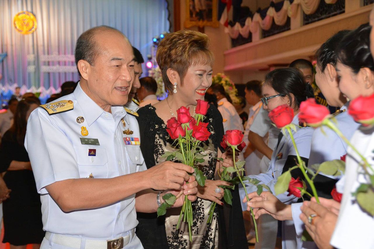ผบ.ทร.รับดอกไม้แสดงความคิดถึงอาลัย
