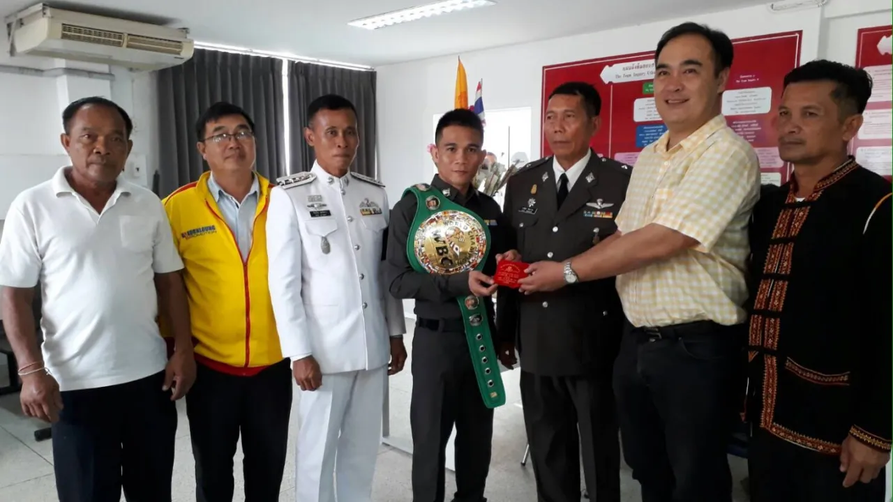 ผกก.สภ.อุทุมพรพิสัย ทำโทษ'เจ้าแหลม'ศรีสะเกษ ทำงานวันแรก วิดพื้น 10 ที