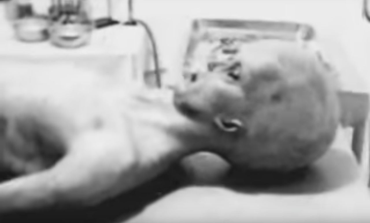 ศพเอเลี่ยนที่หลอกลวงคนนับล้าน