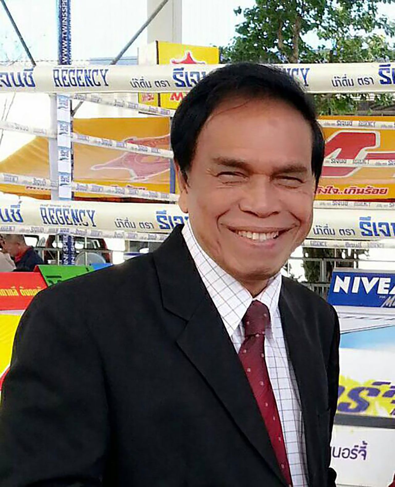 นายดำรงค์ ต่ายทอง หรือ “สมิงขาว” นักพากย์มวยไทยชื่อดัง