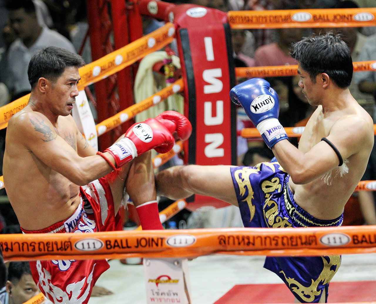 การชกระหว่างสามารถกับเจริญทอง