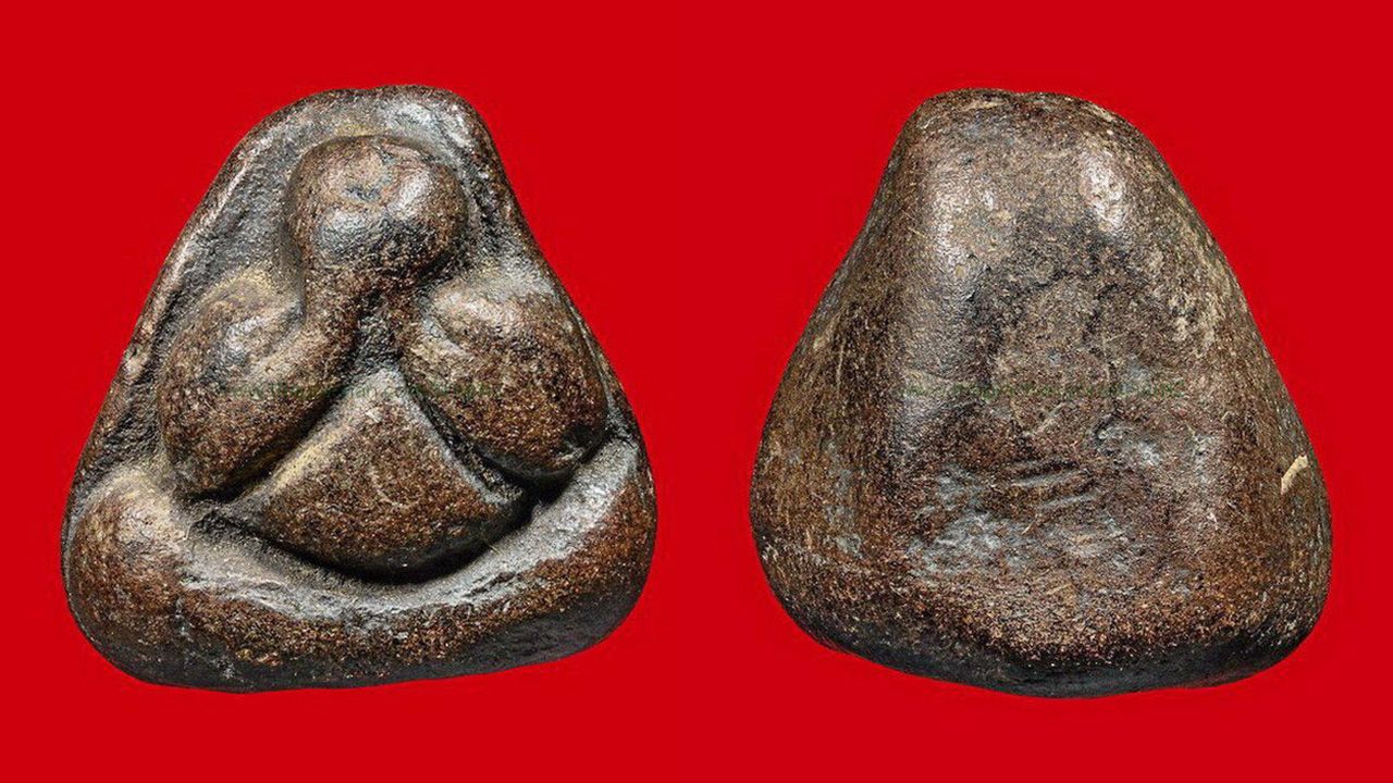 พระปิดตา พิมพ์ใหญ่ เข่ายก หลวงพ่อโต วัดเนินสุทธาวาส ชลบุรี ของ อิทธิ ชวลิตธำรง.