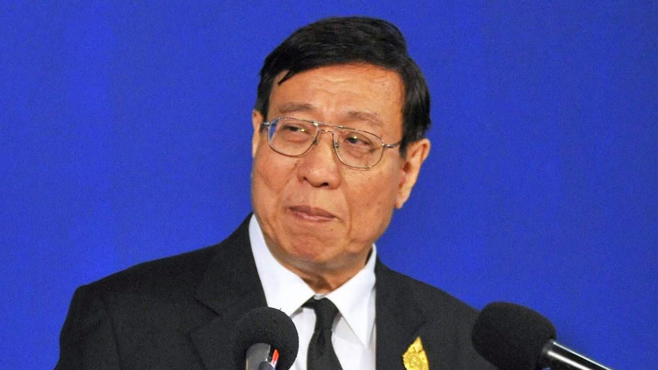 นายพรเพชร วิชิตชลชัย