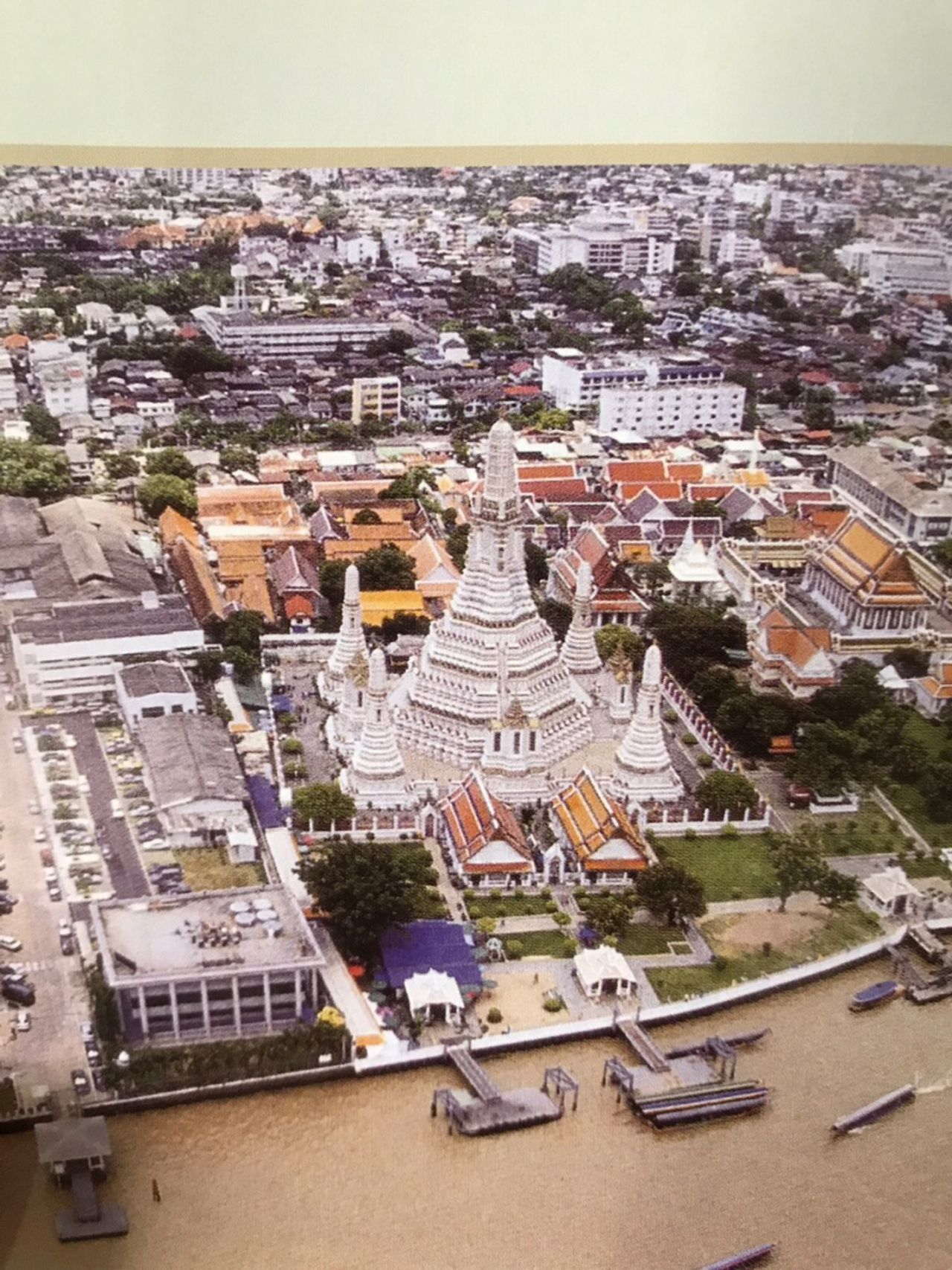 การบูรณะเมื่อ พ.ศ. 2540  ยืนยันว่าสีดั้งเดิมเป็นสีขาว