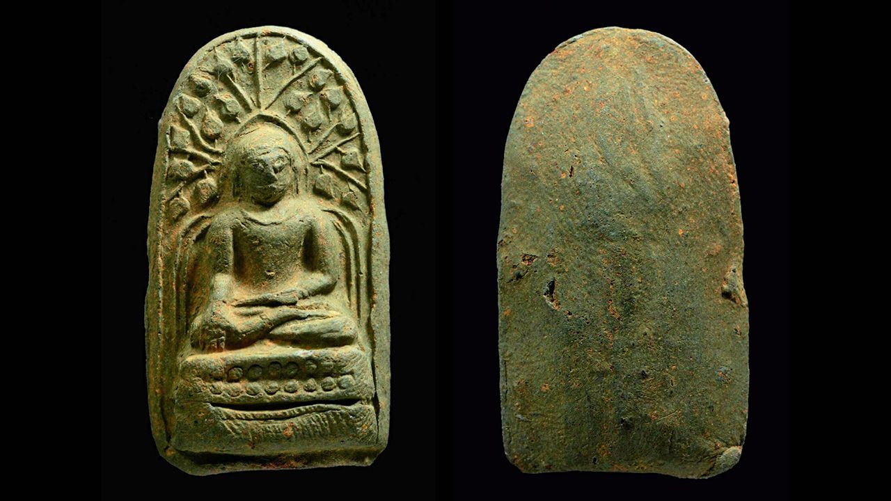 พระบาง เนื้อเขียว กรุวัดดอนแก้ว ลำพูน ของ ศิริ คูวิบูลย์ศิลป์.