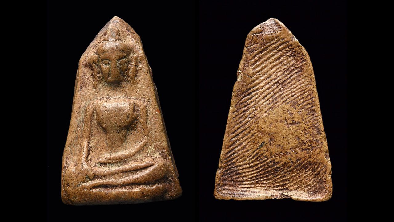 พระผงสุพรรณ พิมพ์ หน้าแก่ กรุวัดพระศรีรัตนมหาธาตุ สุพรรณบุรี ของ อิทธิ ชวลิตธำรง.